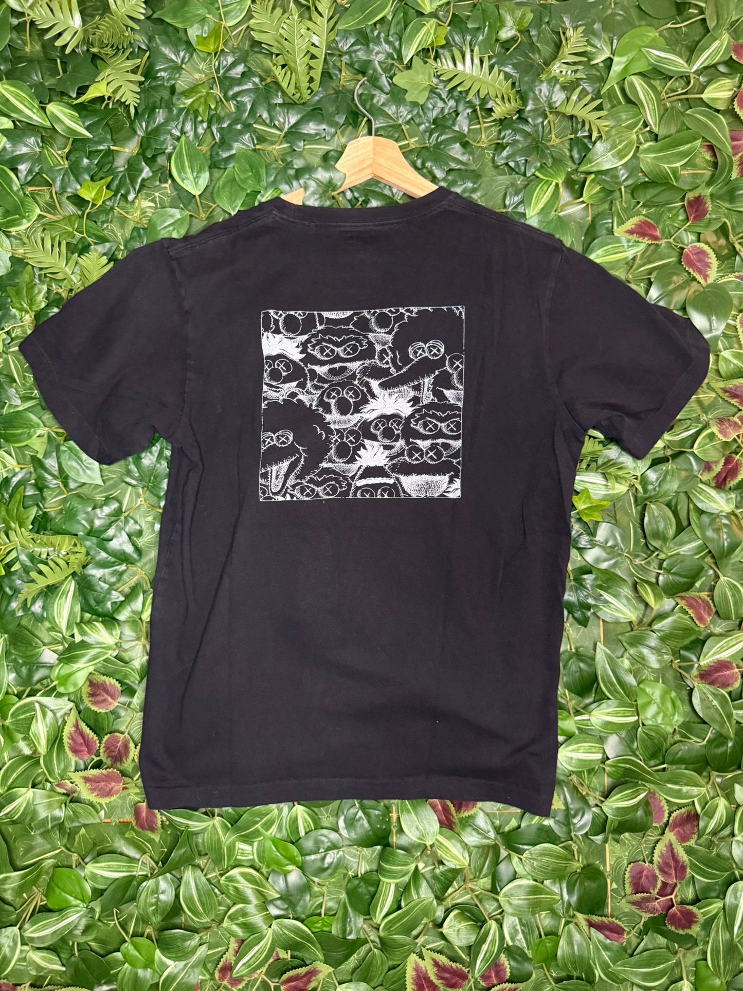 T-shirt Kaws pocket black