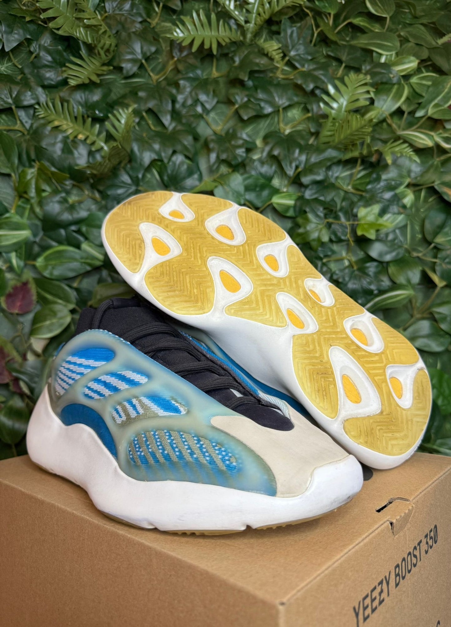 Yeezy 700 V3 Arzareth
