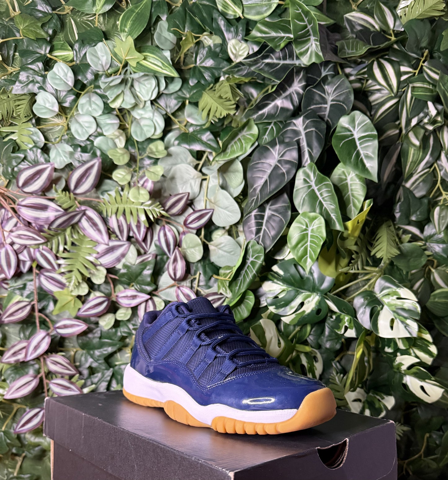 Jordan 11 Low Midnight Navy
