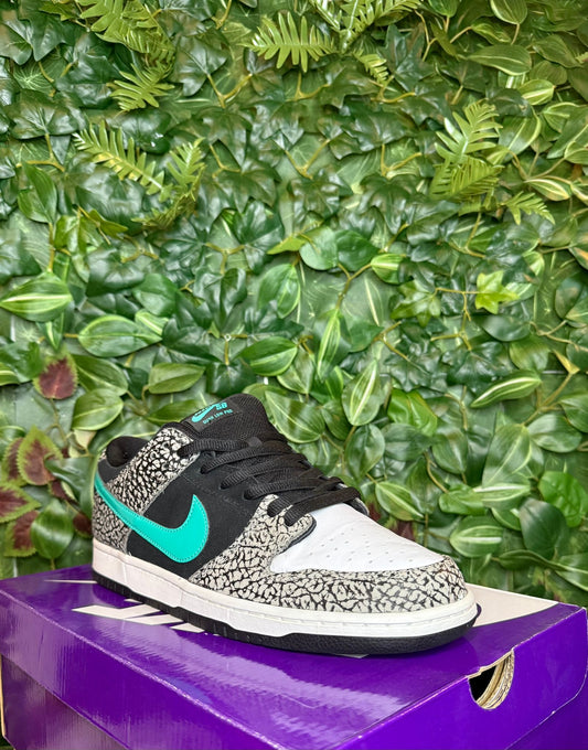 Dunk Low SB Atmos Elephant